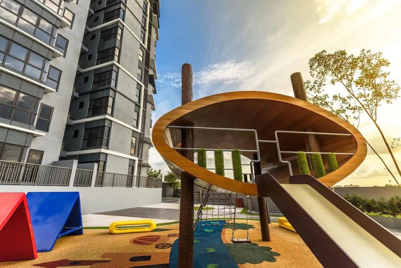 Le Pavilion Bandar Puteri Puchong Exteriör bild